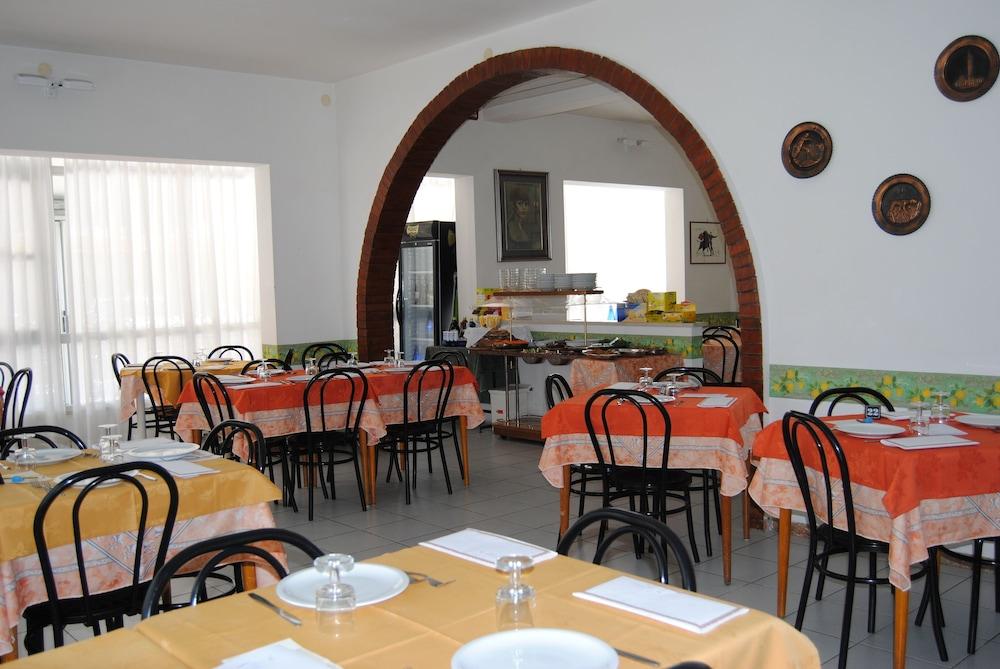 Hotel Trevi Cesenatico Extérieur photo
