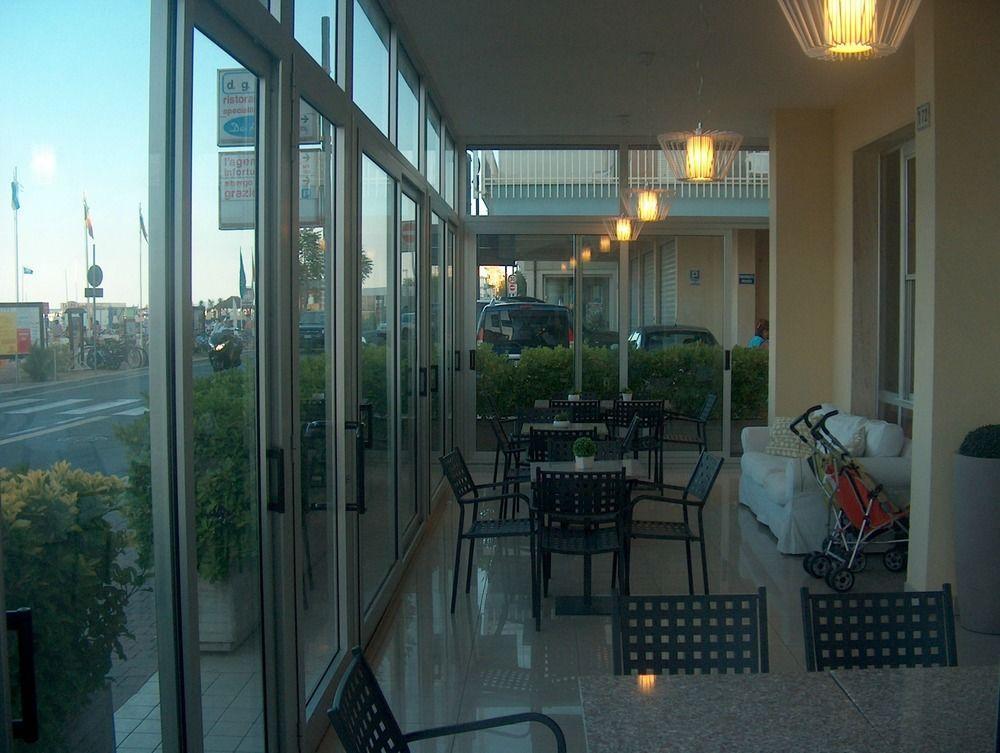 Hotel Trevi Cesenatico Extérieur photo