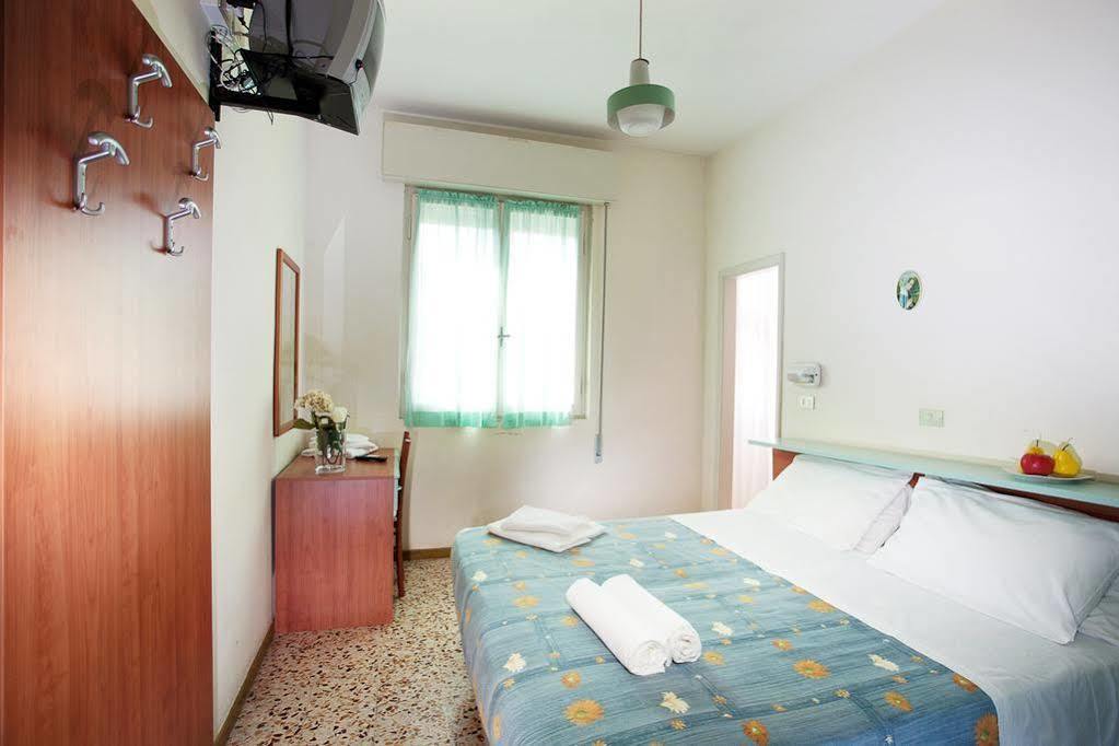Hotel Trevi Cesenatico Extérieur photo