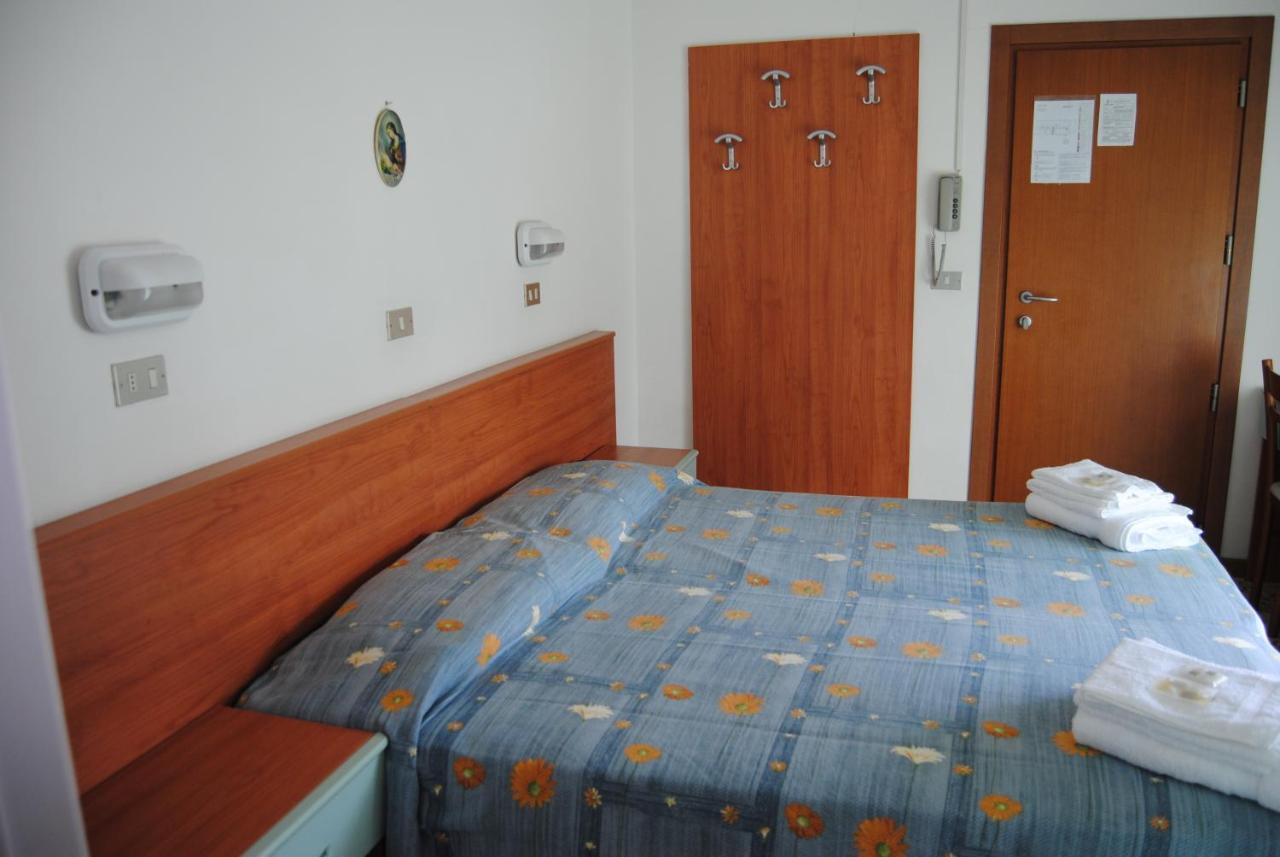 Hotel Trevi Cesenatico Chambre photo